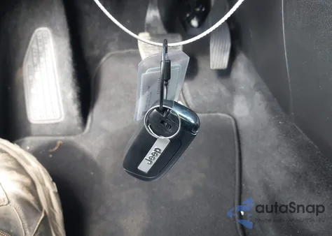 2025 Jeep Compass Latitude 4X4 z USA, uszkodzony, nr VIN 3C4NJDBN3ST600813